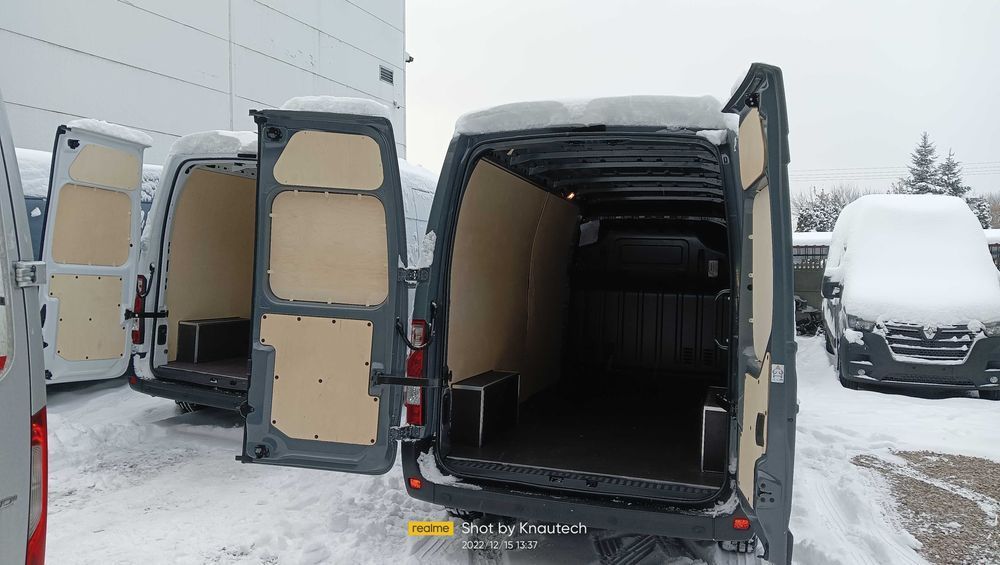 Renault Master L3H2 -Standardowa zabudowa busa KNAUTECH