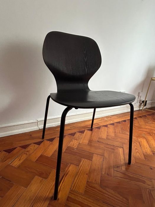 Mesa de vidro com cadeiras