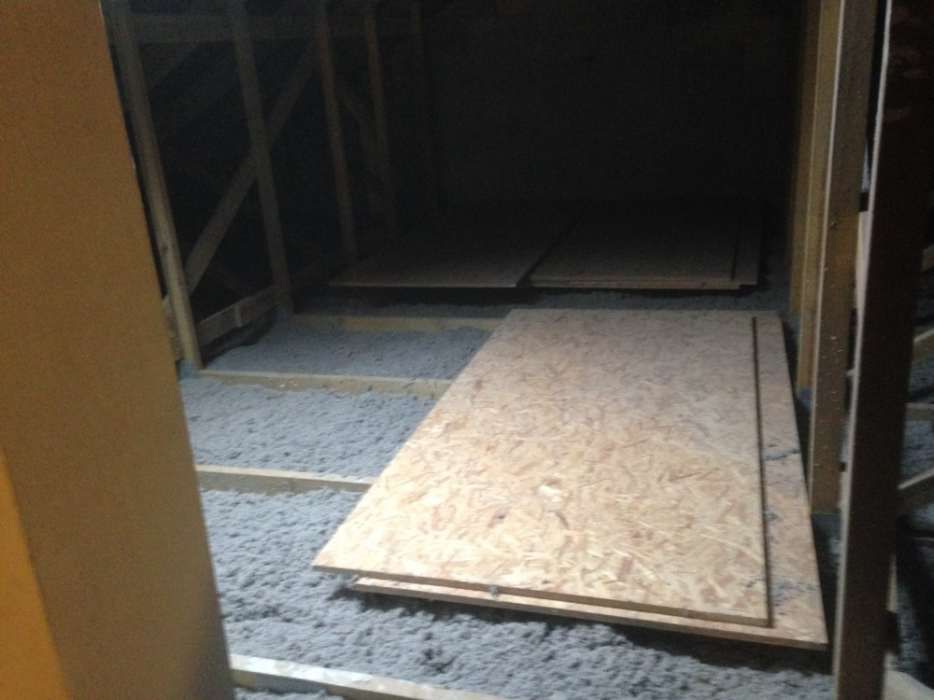 Izolacje wdmuchiwane celuloza, wełna mineralna