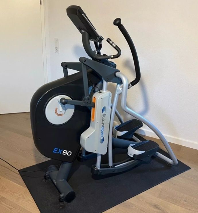 Pionowy orbitrek Cardiostrong ex90,  regulowany krok