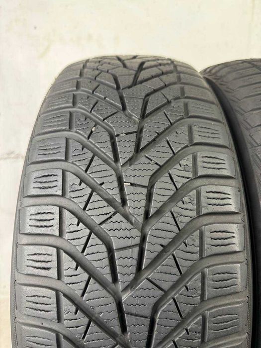 215/55/17 R17 Yokohama BluEarth V905 98V 4шт Зимова шина б/в 6,5+мм