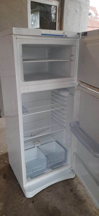 Холодильник работает отличный