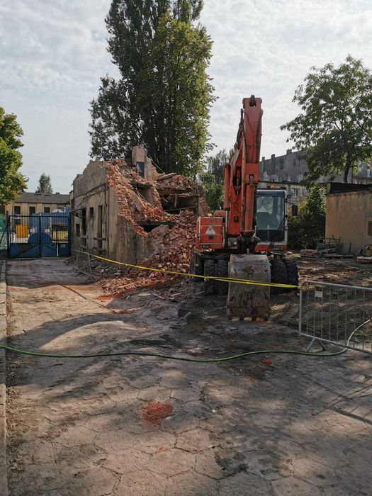 usługi minikoparką prace ziemne czyszczenie terenu ziemia rozbiórki