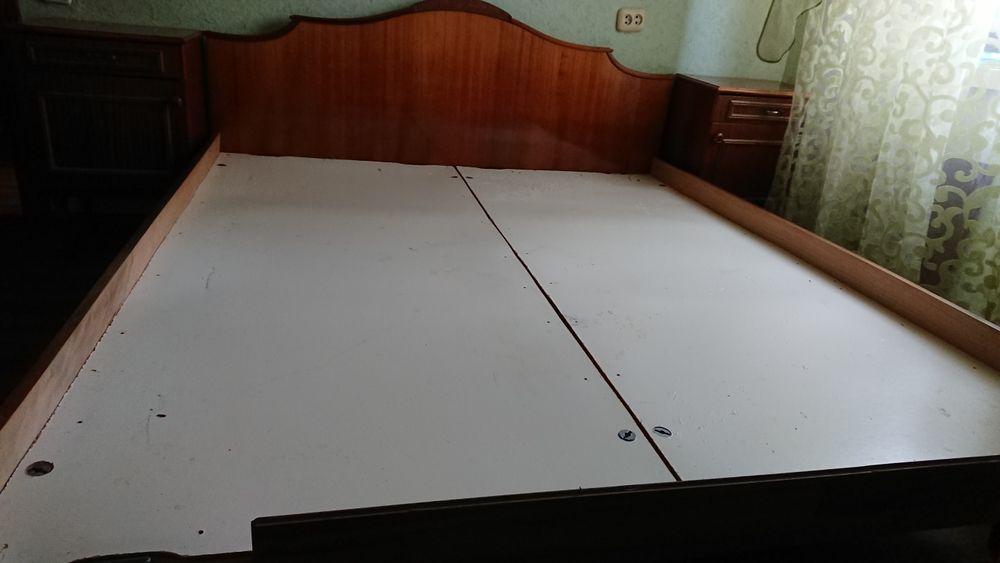 Продам ліжко з двома тумбочками, або окремо.