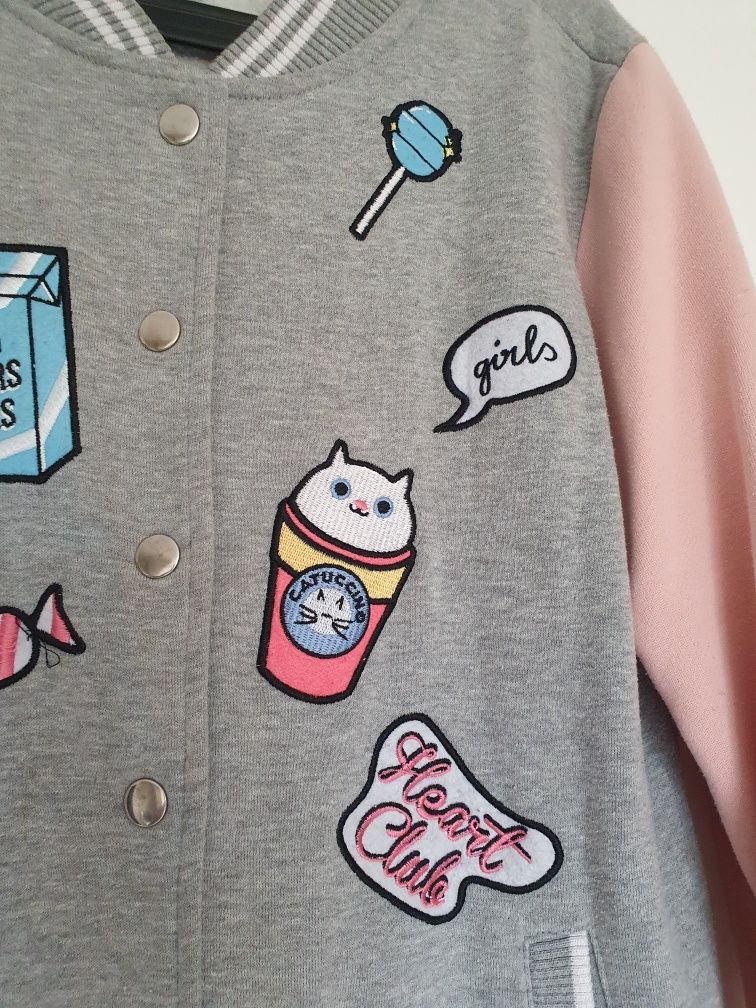 Bluza z naszywkami