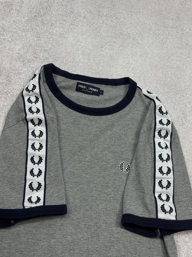Футболка fred perry с лампасамм