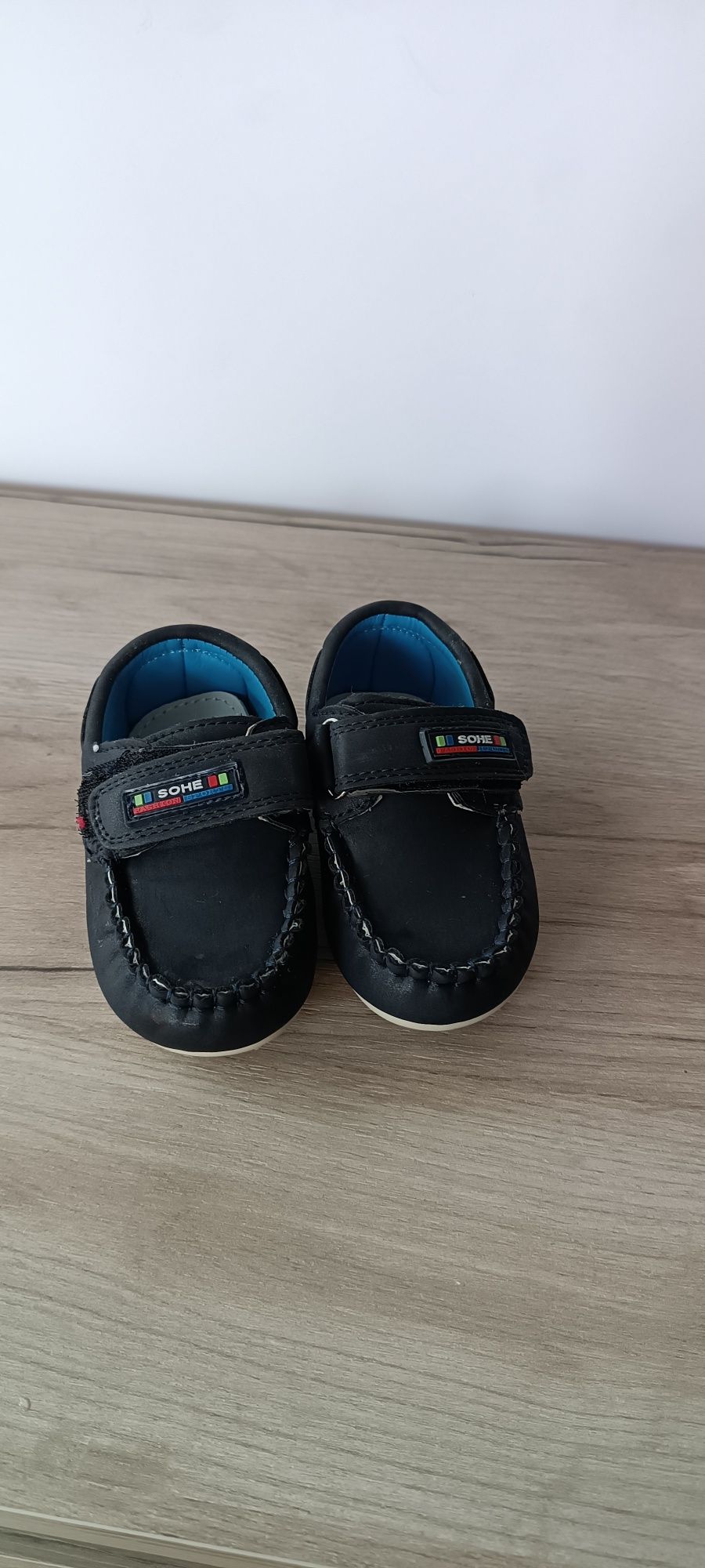 Продам туфельки на мальчика