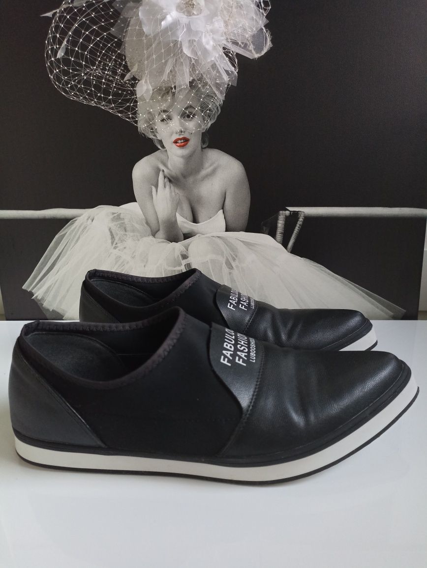 Czarne mokasyny z napisem Fashion R.40