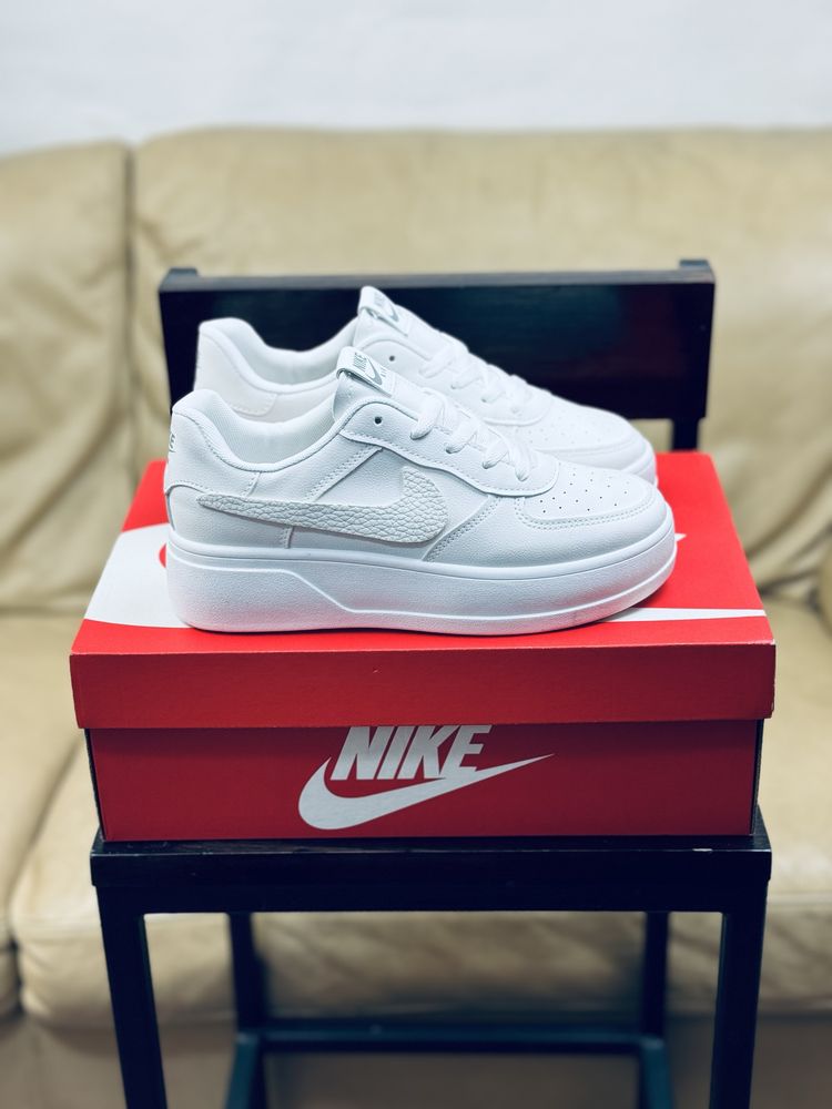 Белые кожаные кроссовки Nike Force AF 1 2024 Новинка красовки Найк
