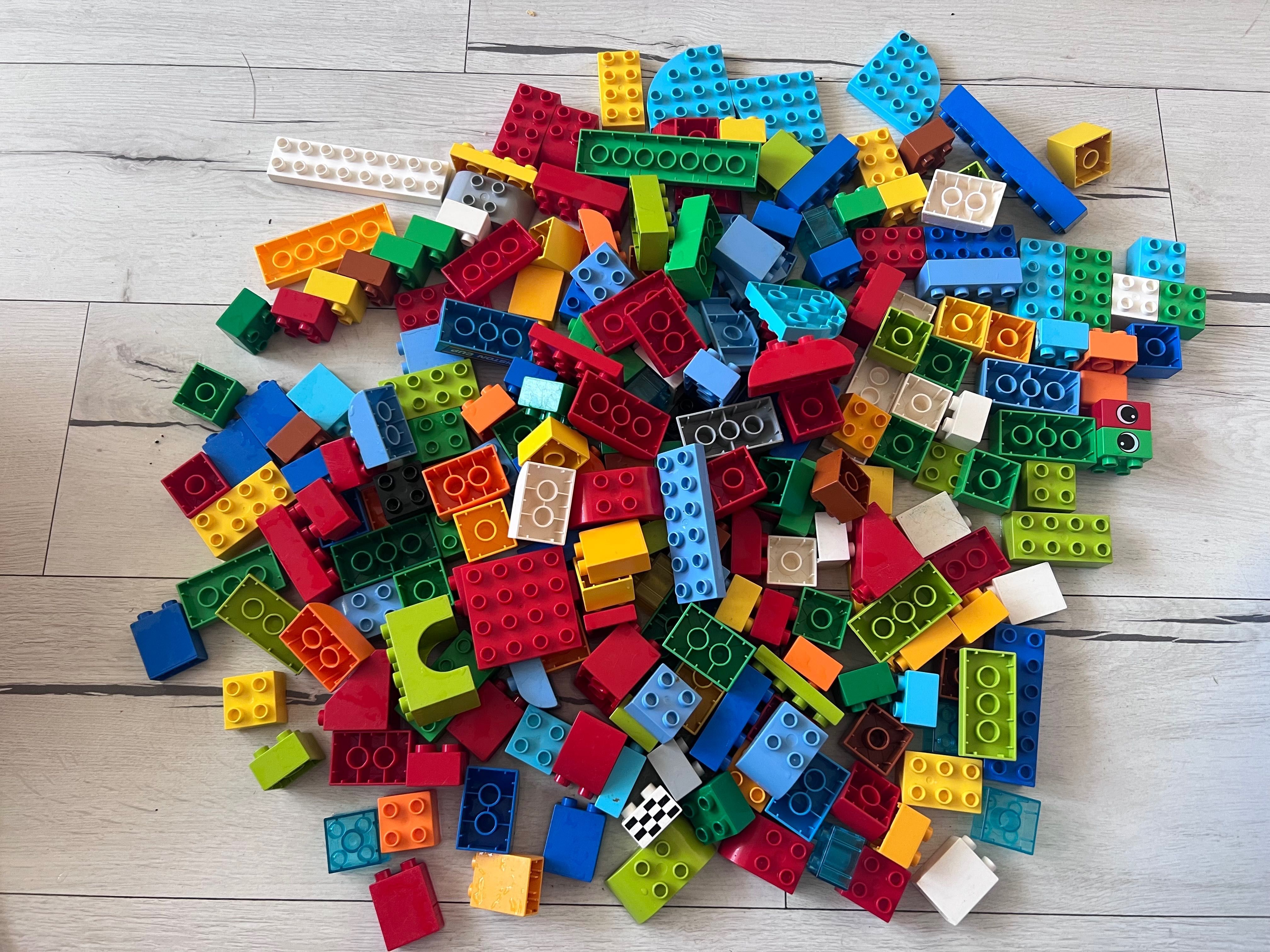 Lego duplo, autka, zoo, Kubuś Puchatek, stacja benzynowa i inne
