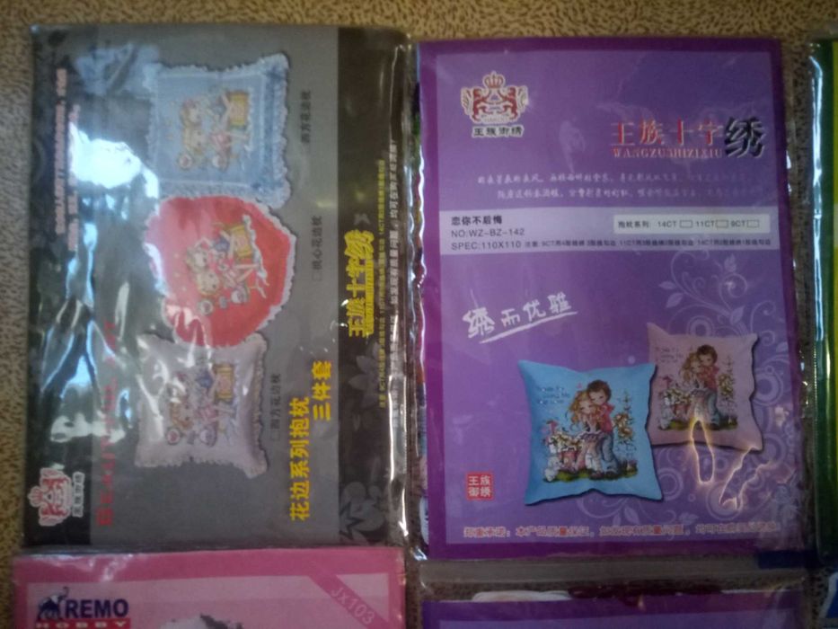 Повні набори по вишивкє хрестом диваних подушек