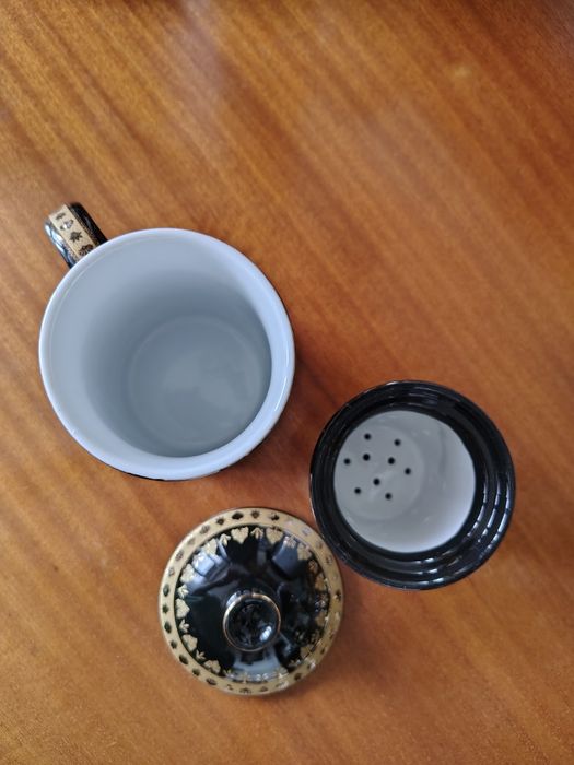 Elegancki kubek z zaparzaczem porcelana