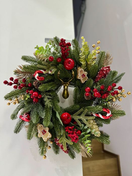 Świąteczny wianek na drzwi