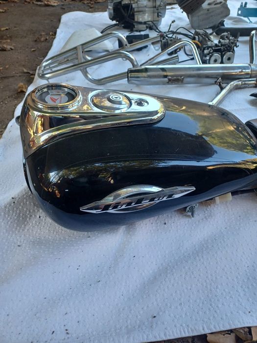 Várias peças de motas