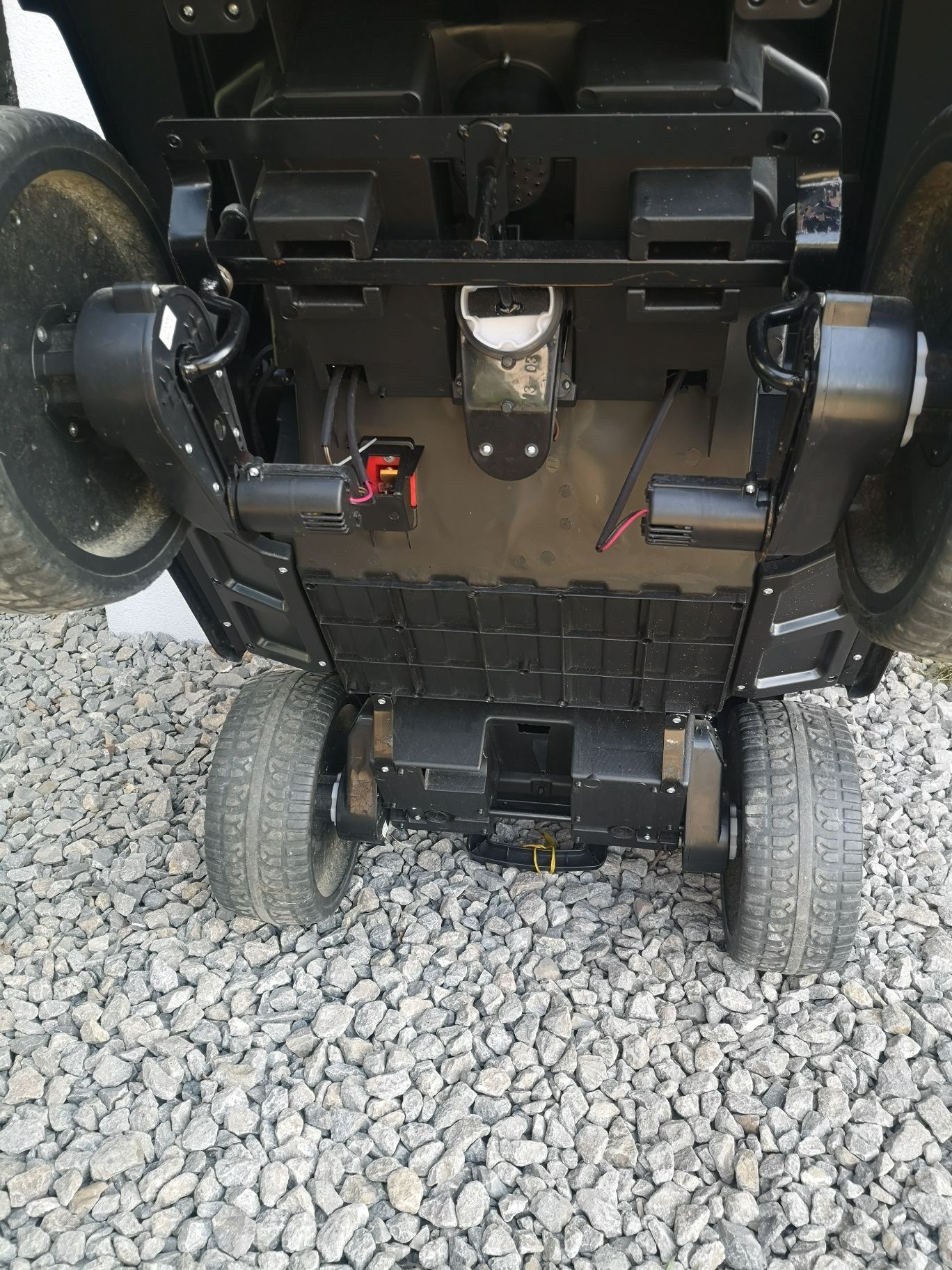 Autko akumulatorowe Jeep 4x4