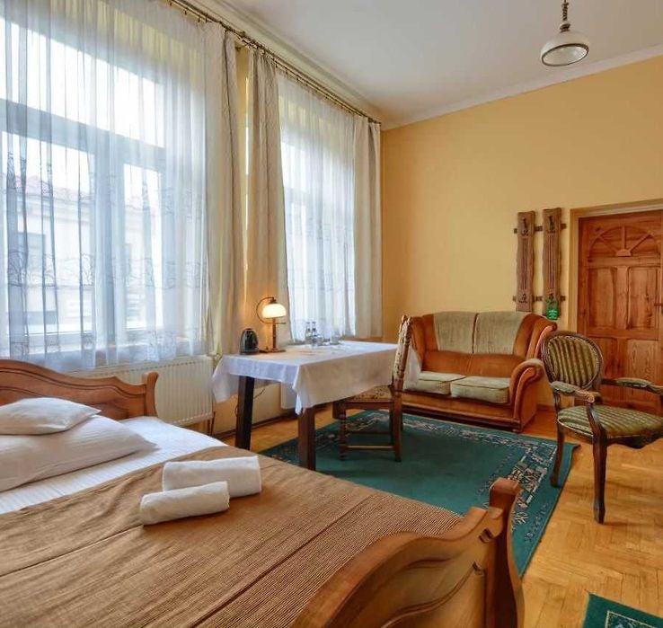 Pokoje / Apartamenty / Wynajem dla grup / Sanok / Centum miasta