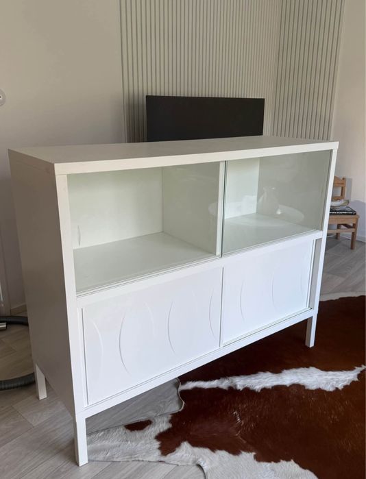 Movel com vitrine KALKNAS