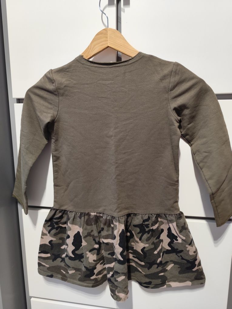 Sukienka dla dziewczynki moro styl militarny r. 110/116