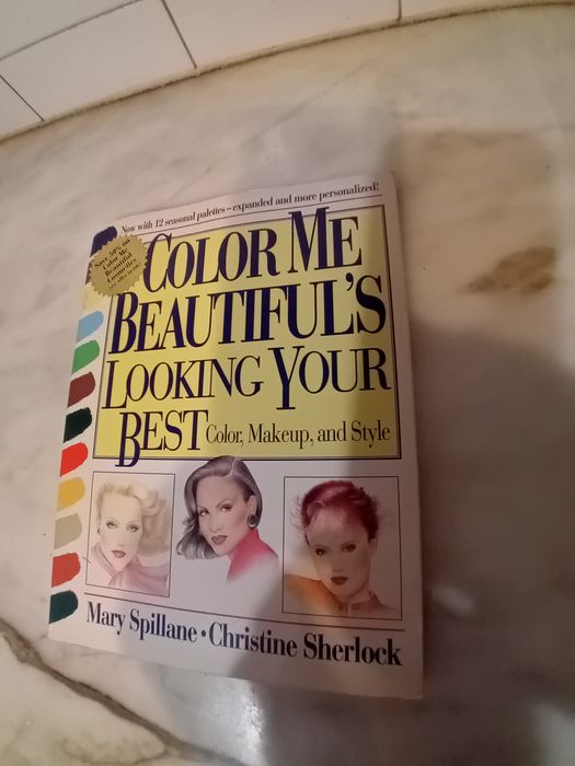 Livro Color Me Beautiful's Looking Your Best: Color, Makeup, and Style