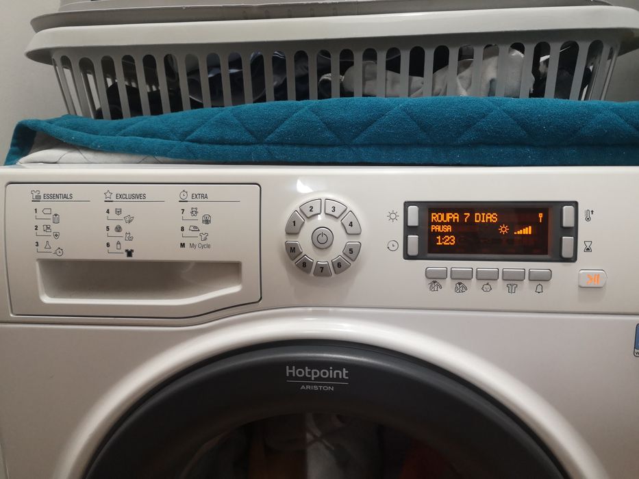 Máquina de secar roupa HOTPOINT-ARISTON TCD 874 6H1
