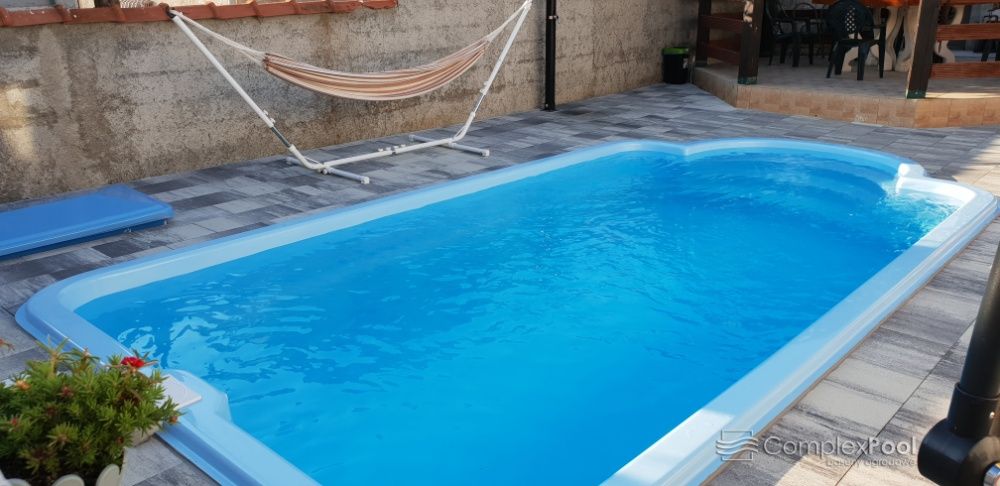 Basen ogrodowy wkopywany poliestrowy 9,4 x 3,3 x 1,55 z filtracją