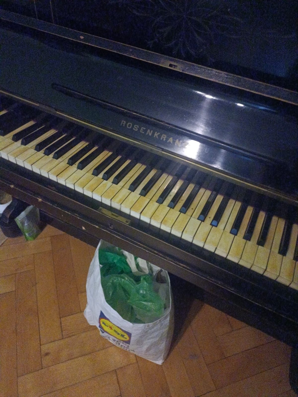Zabytkowe pianino Rosenkranz