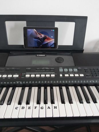 Yamaha PSR - E 433 + Tablet