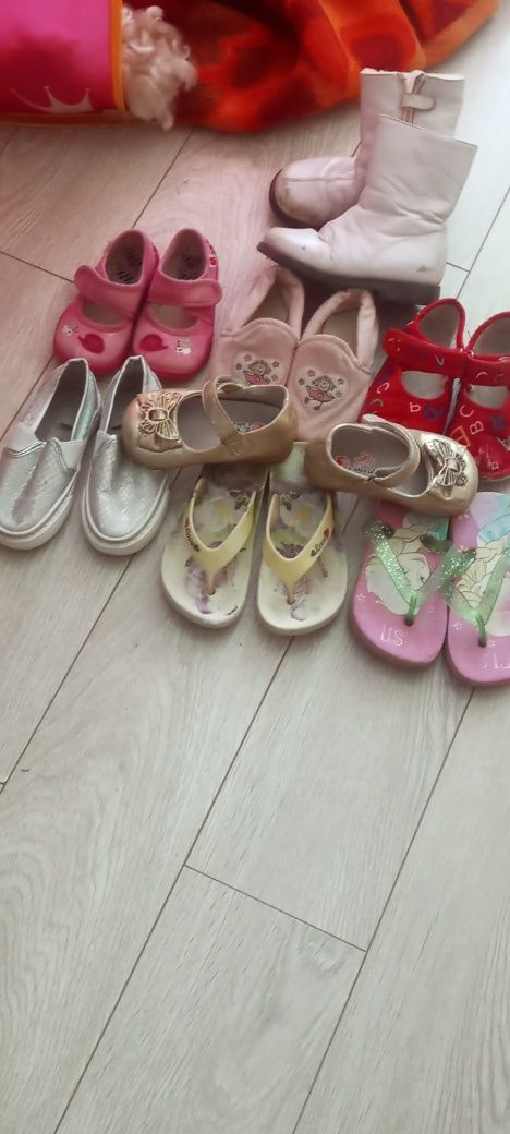 Дитяче взуття все за 200грн туфлі тапки чобітки
