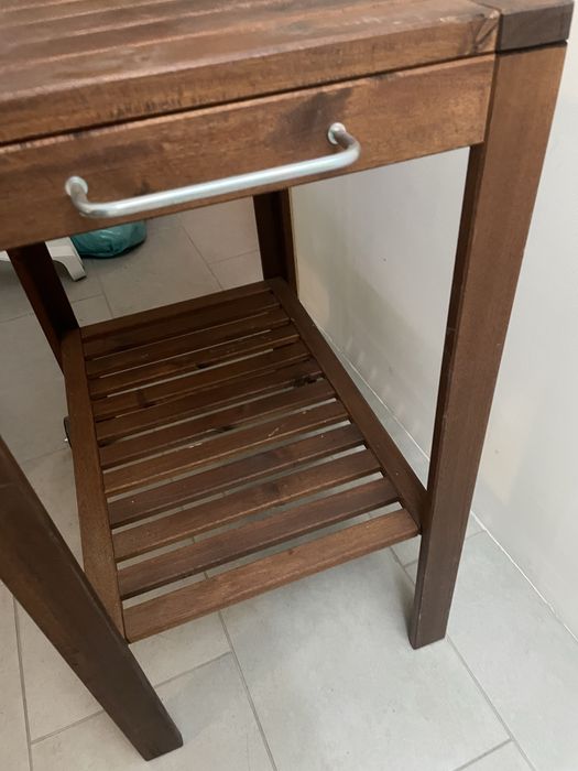 Carrinho de apoio exterior em madeira ikea