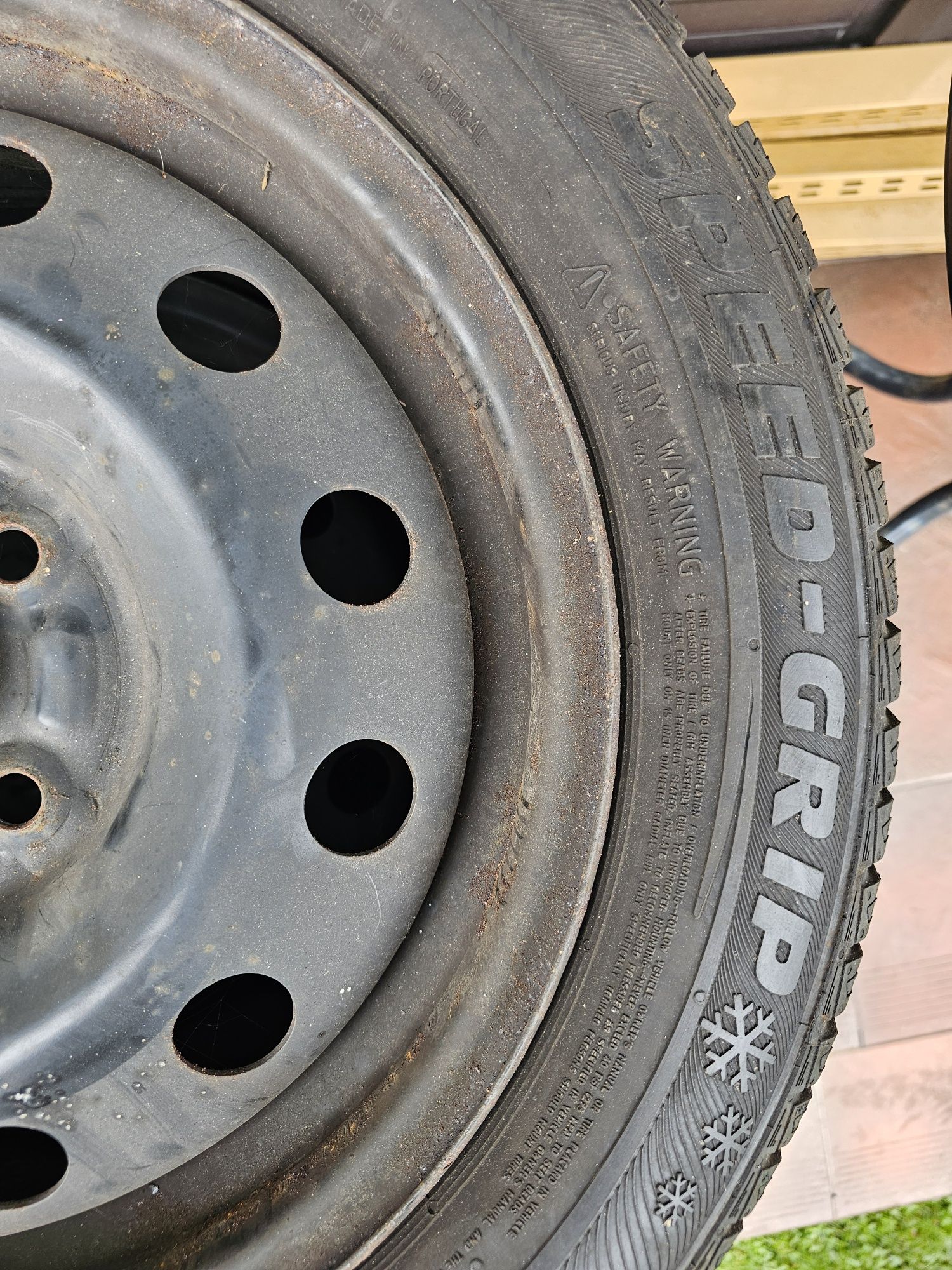 Opony zimowe 185/60 R15