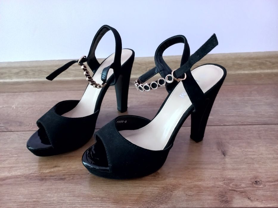 Жіночі босоніжки