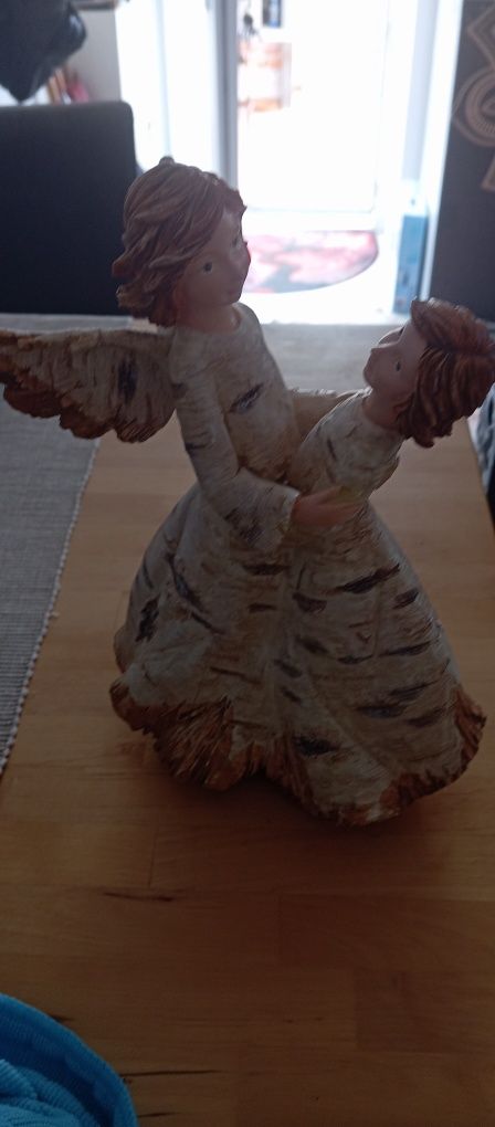 Estatueta anjos abraçados
