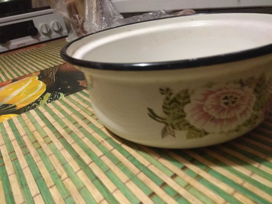 Продам  супница и разную посуду СССР