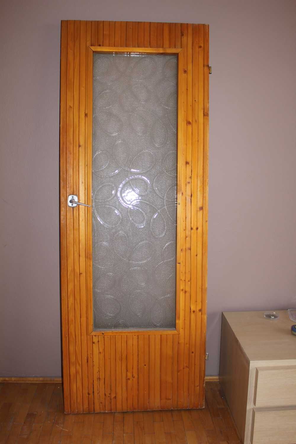 Drzwi wewnętrzne drewniane z szybą 80 70