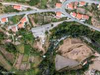 Terreno com pavilhões industriais operacionais com alto potencial de v