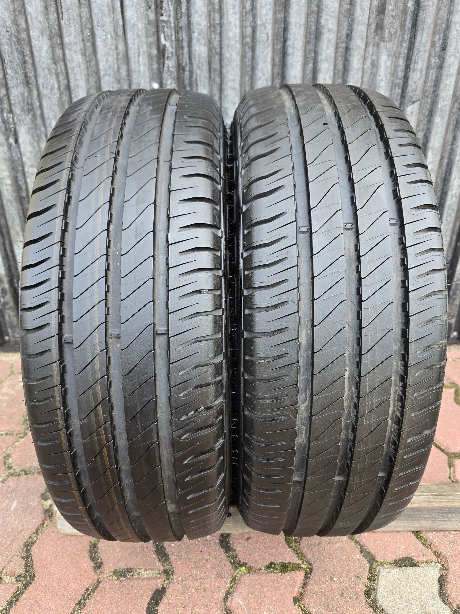 Para nowych opon wzmacnianych 215/65R16C 106/104T Michelin Agils 3