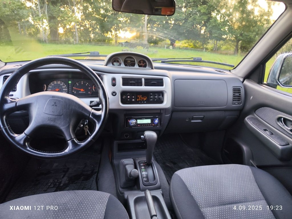Mitsubishi L200 2.5 134 km 2004 rok przebieg 200000 km.