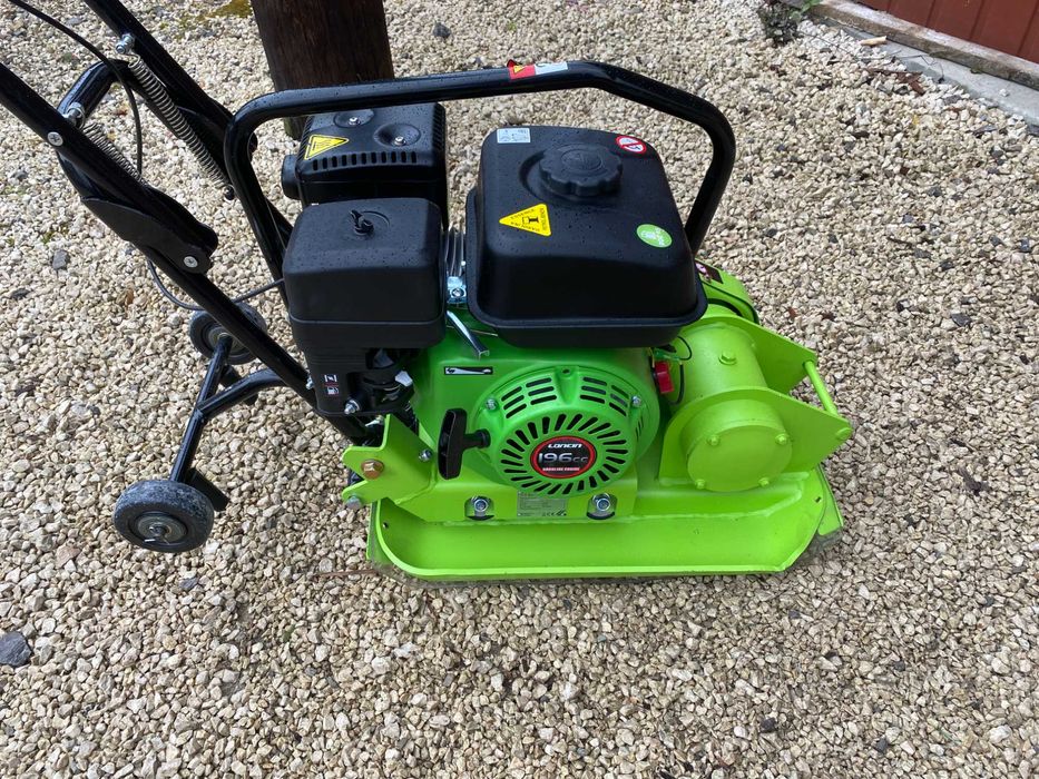 Zagęszczarka ZIPPER 60 z posuwem, Guma do kostki