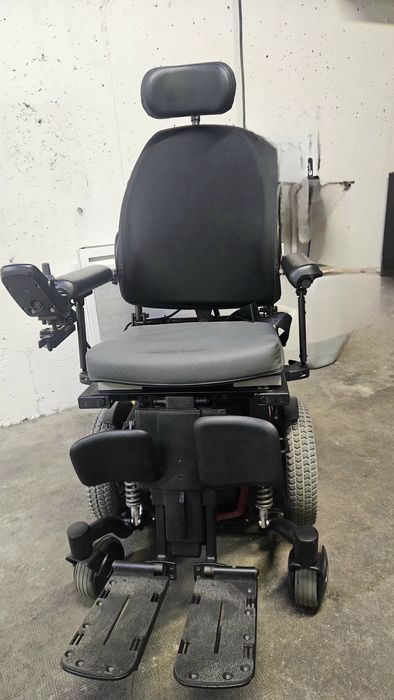 Promoçãode Natal. Antes 7500 . Cadeira de rodas elétrica como nova