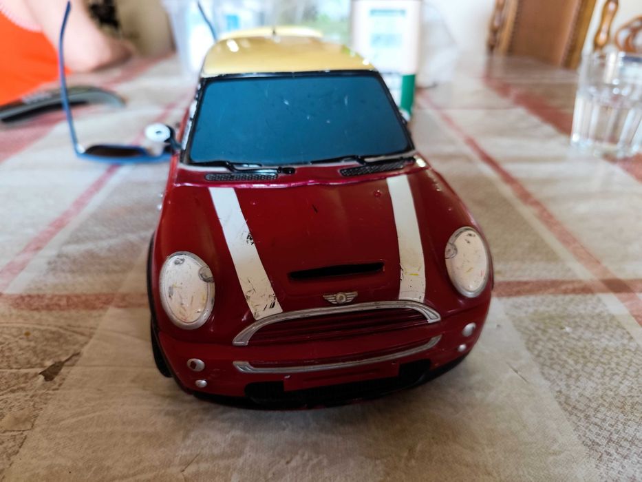 Mini Cooper S miniatura de grandes dimensões