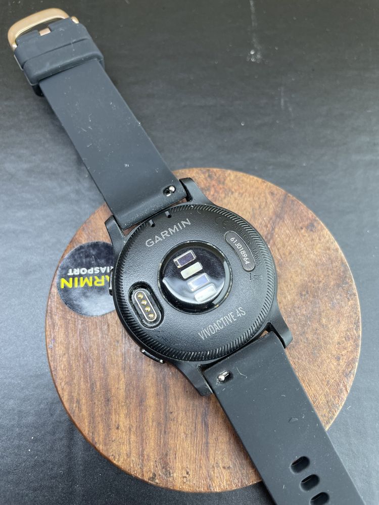 Смарт годинник Garmin Vivoactive 4s