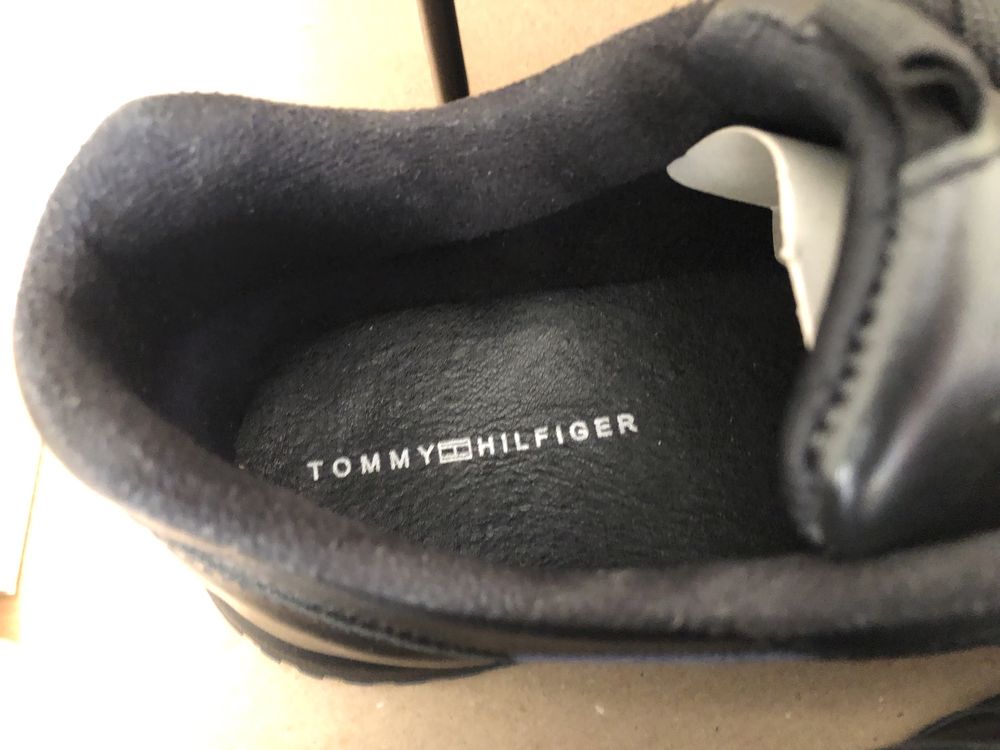 Продам мужские кожаные кроссовки Tommy Hilfiger