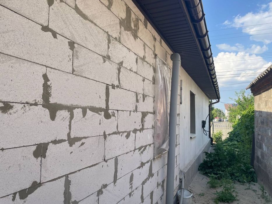 Продам гарний будинок в центрі Підгородного