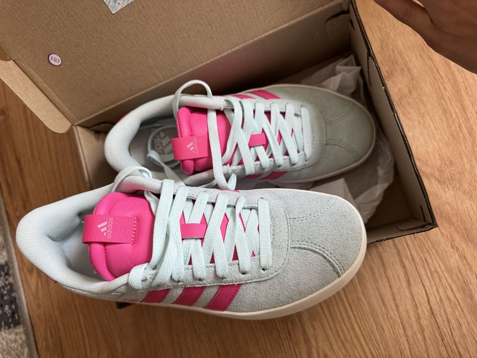 Кросівки adidas 38 розмір нові
