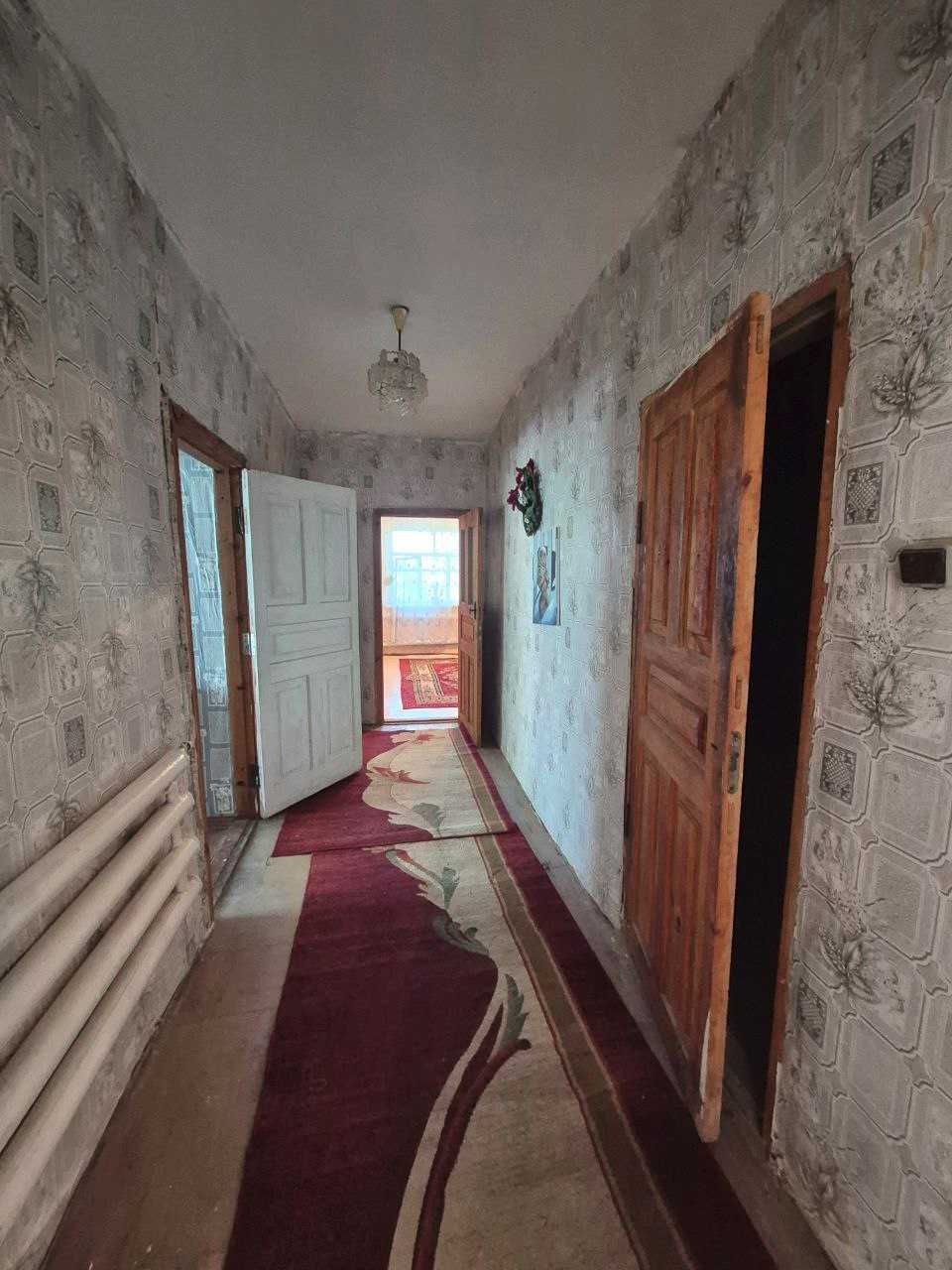 продаж окремого цегляного будинку