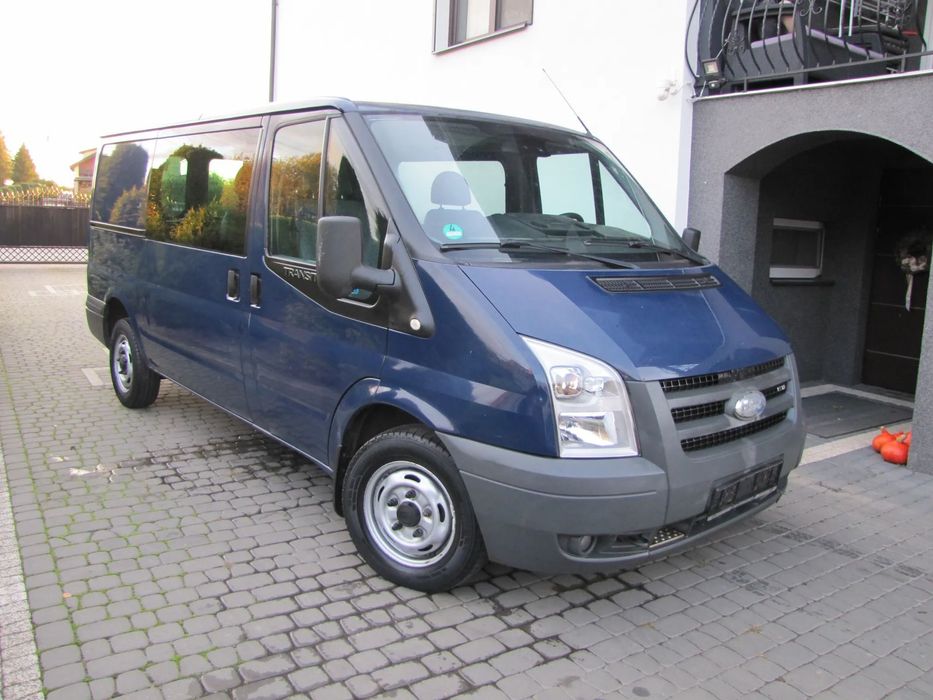 Ford transit  stan bardzo dobry...5 osób...klima...2x drzwi przesuwne...