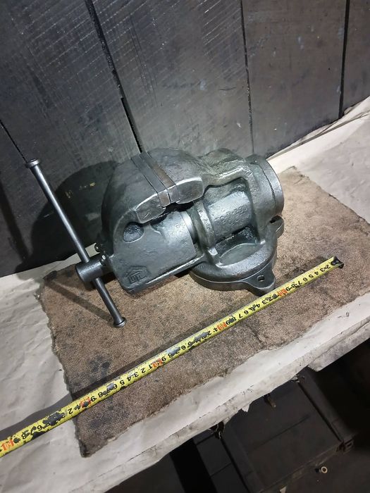 лещата тиски ключі наковальня