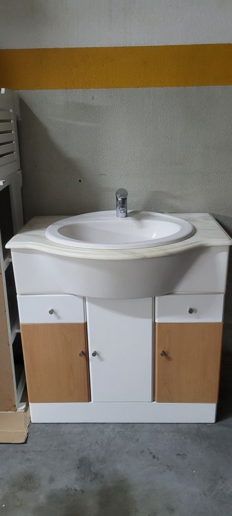 Móvel de casa de banho
