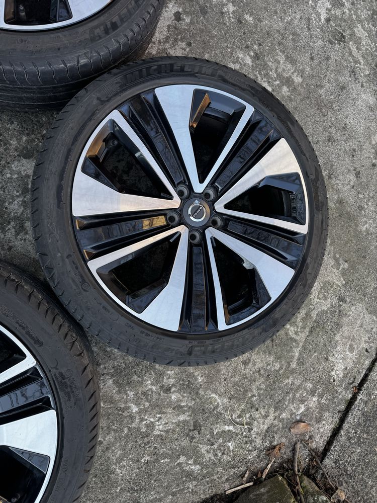 Koła felgi z oponami 235/40/19 volvo v60,s60