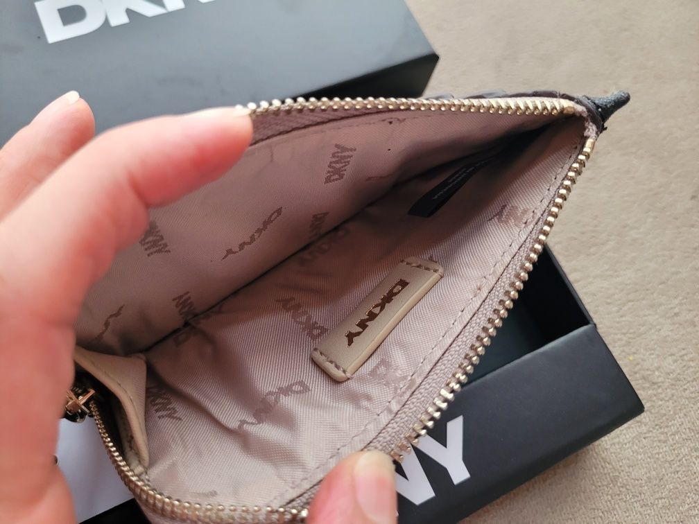 Portfel na karty DKNY
